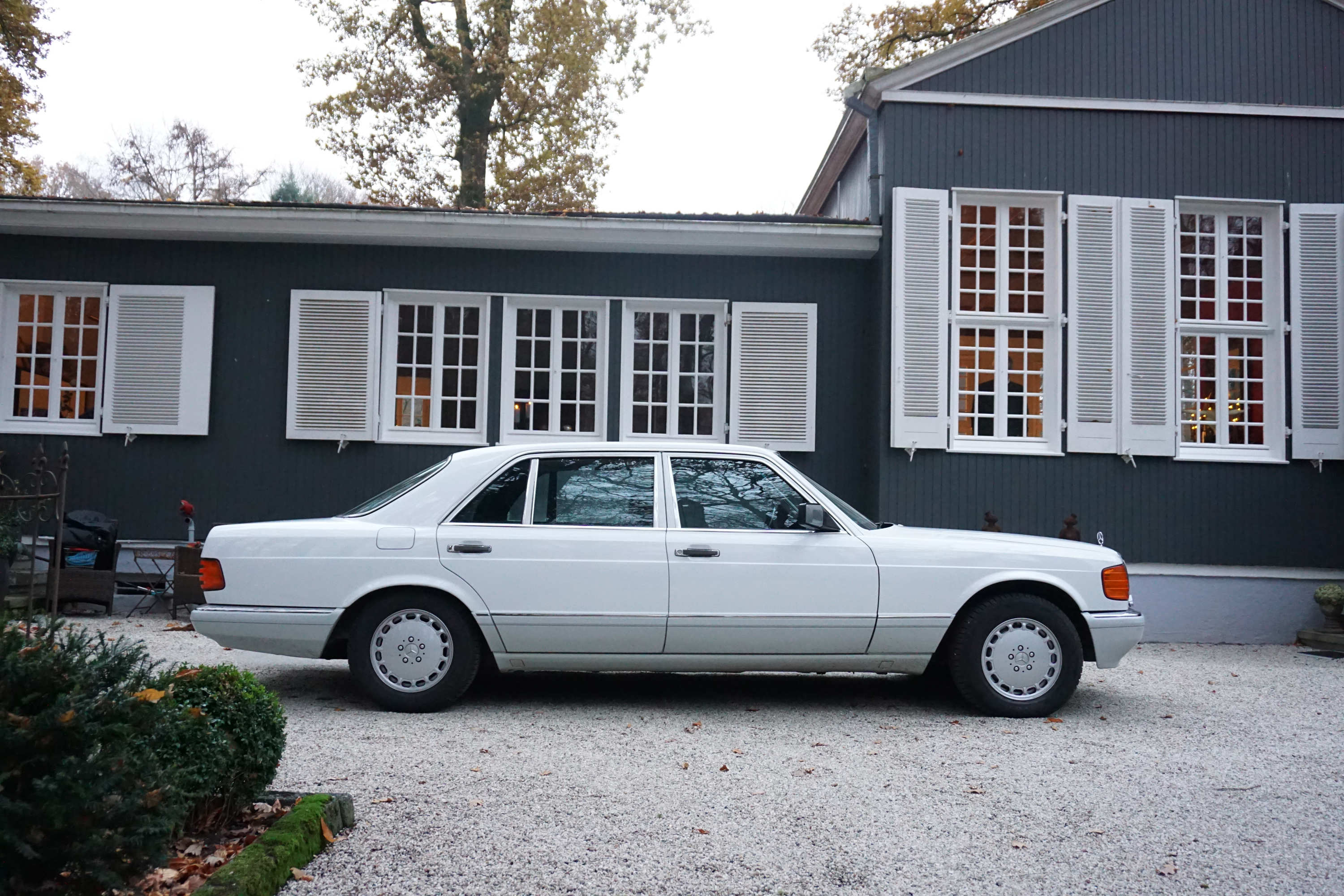 Mercedes-Benz 560 SEL (W126)