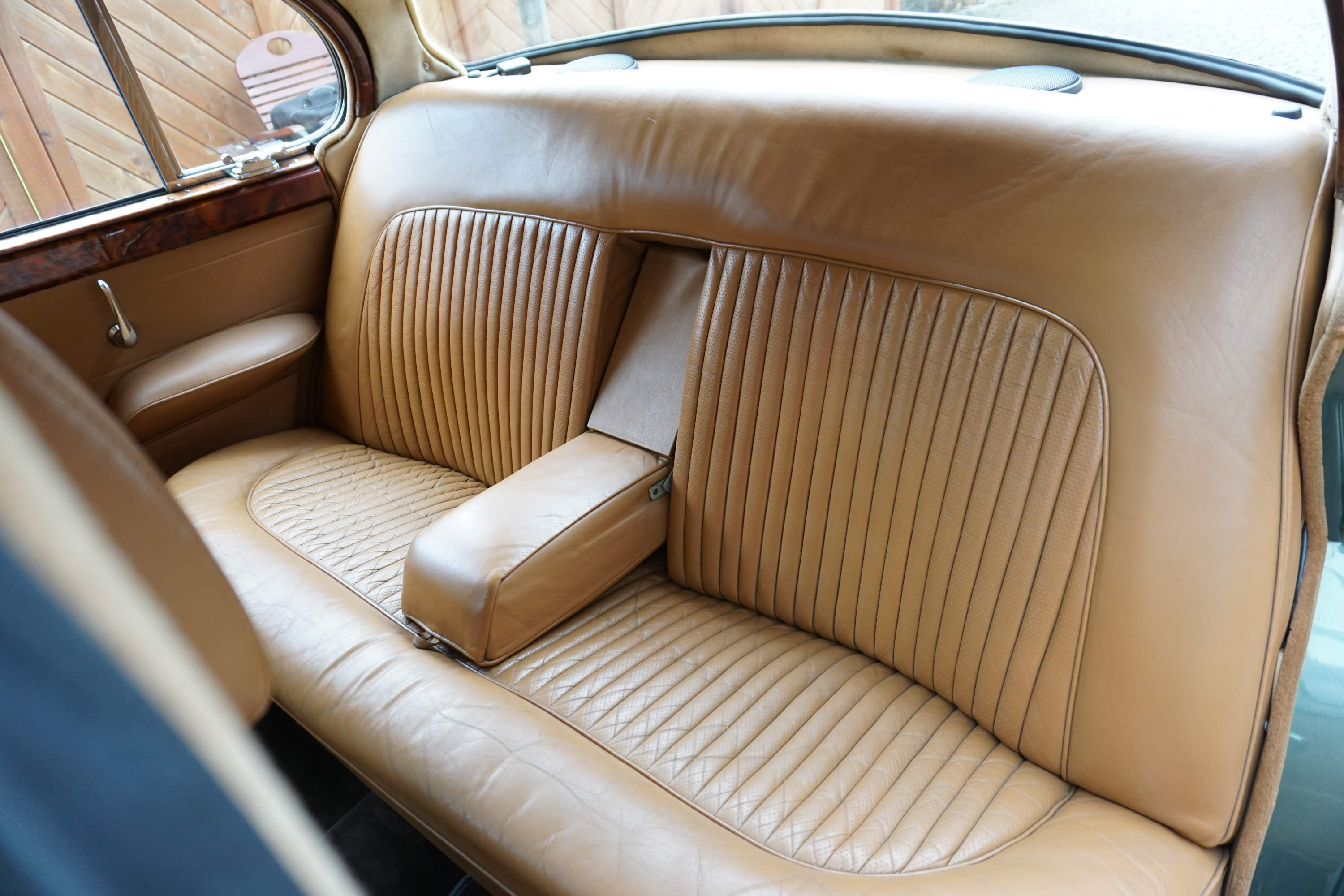 Daimler 250 V8 (Jaguar Mark II)