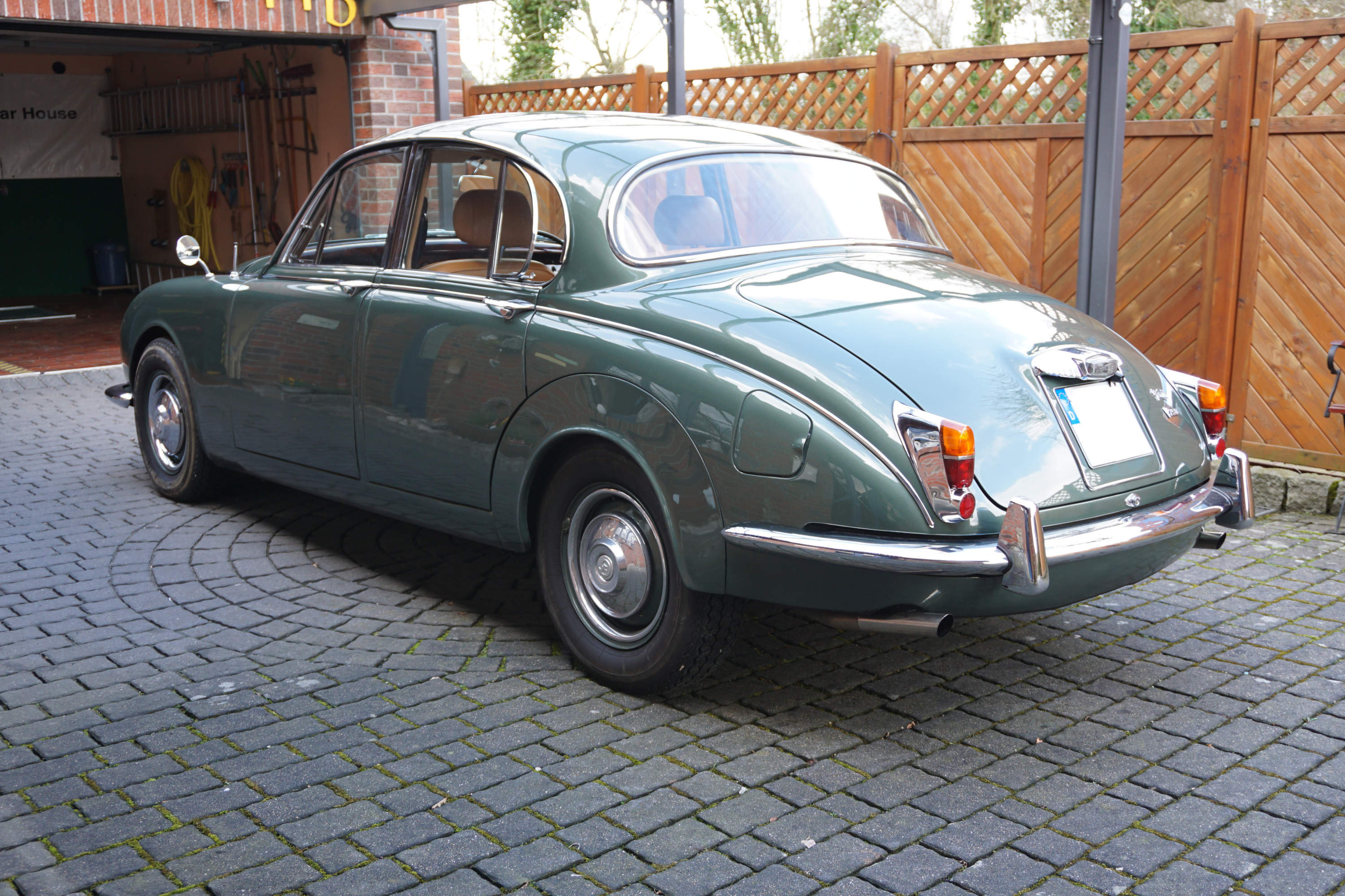 Daimler 250 V8 (Jaguar Mark II)