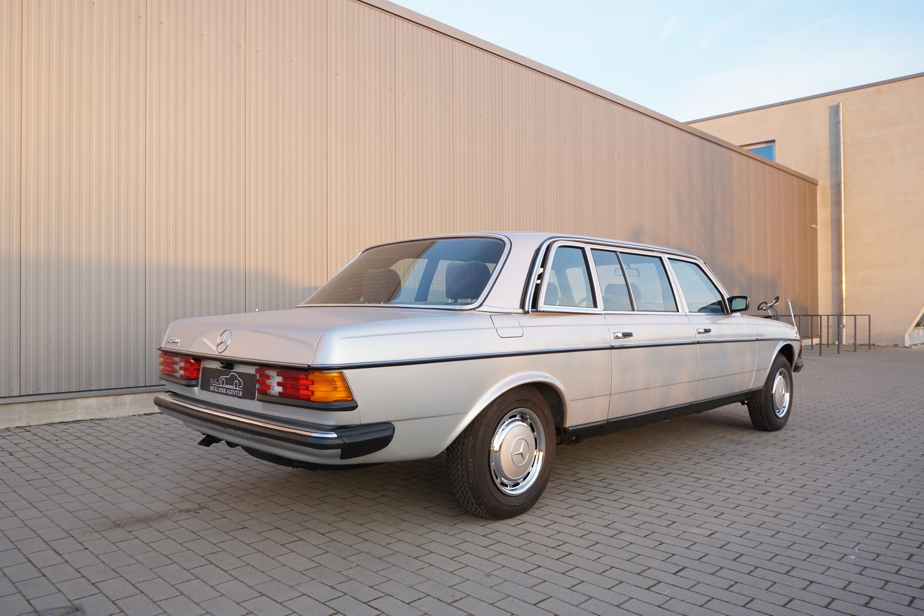 Mercedes-Benz 250 (W123)