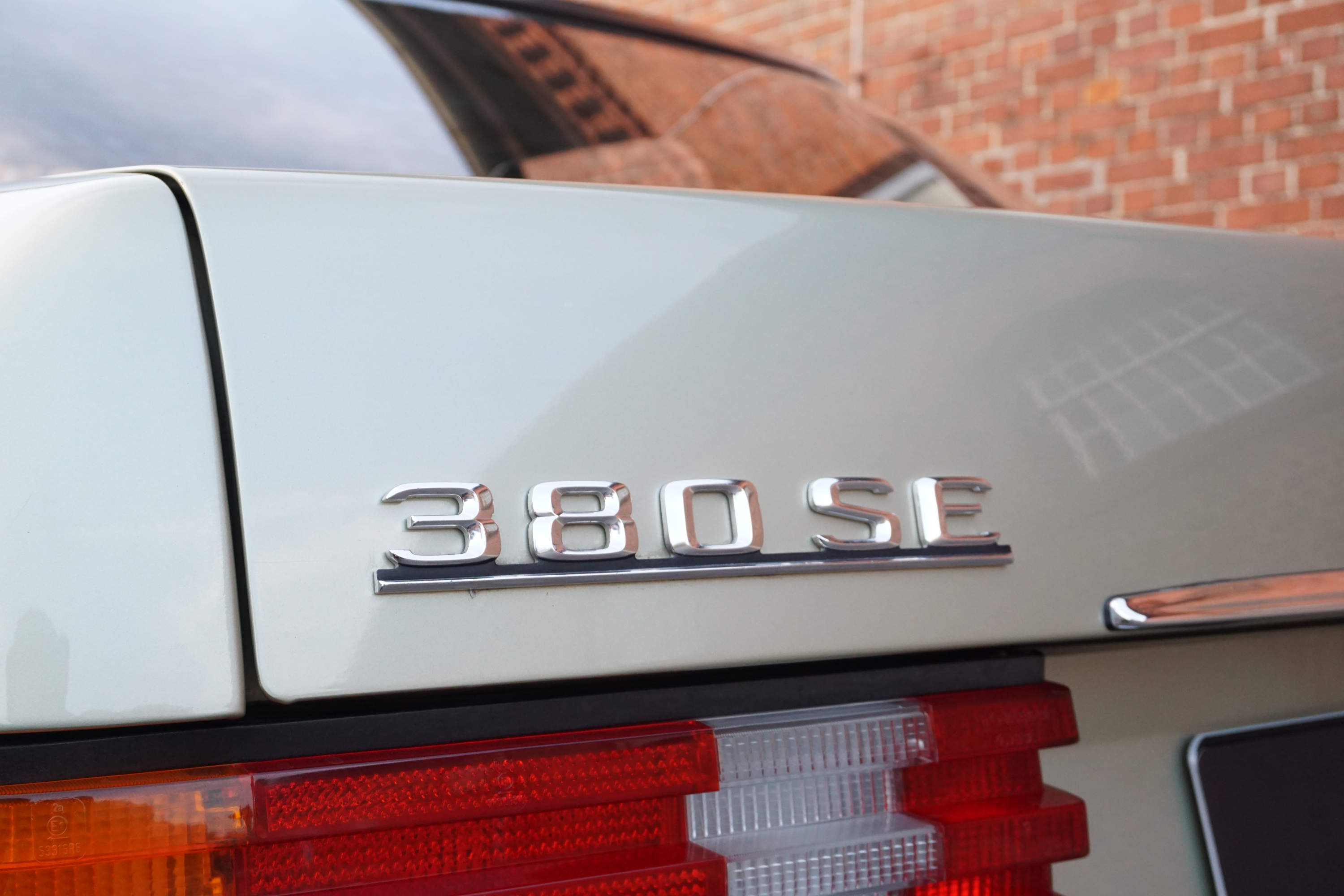 Mercedes-Benz 380 SE (W126)